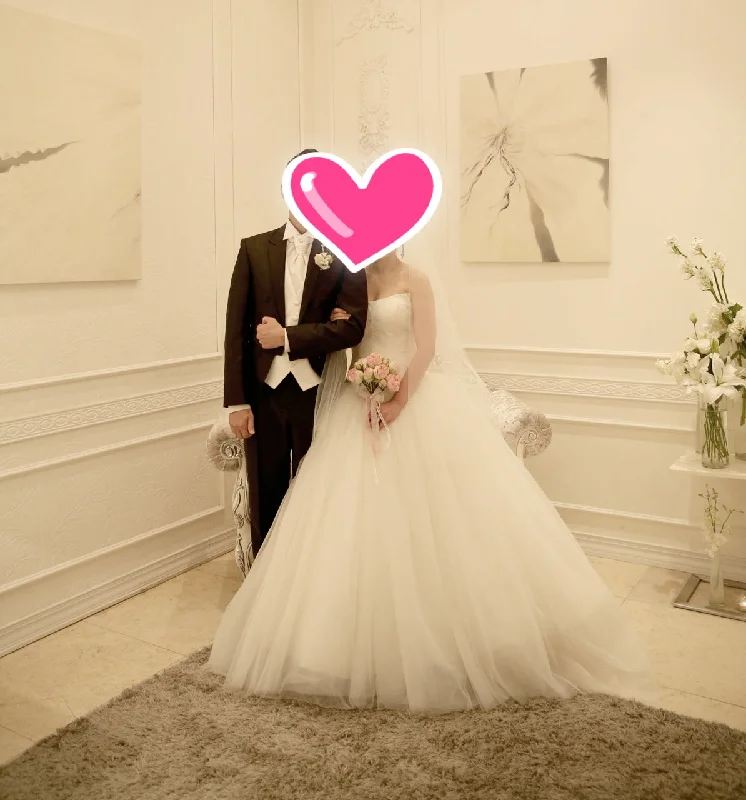 Friends and Family Sale Vera Wang White label Ball Gown with Chantilly Lace Appl.