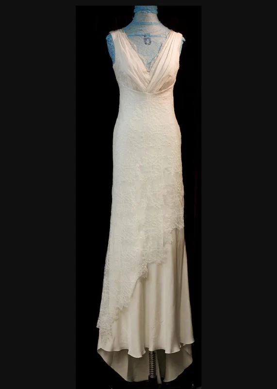 Super Deal David Fielden V-neck crepe gown with chantilly lace